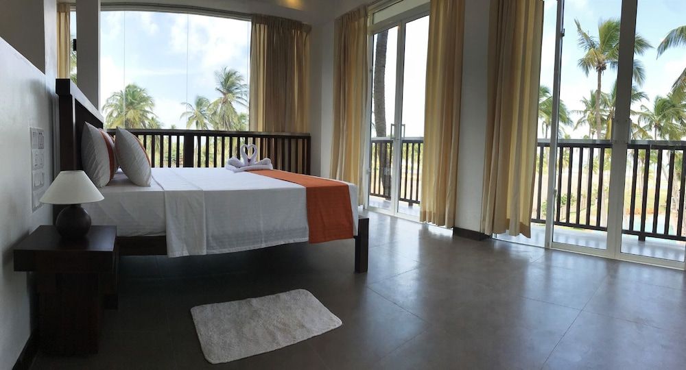 Blue Whale beach boutique Resort 3