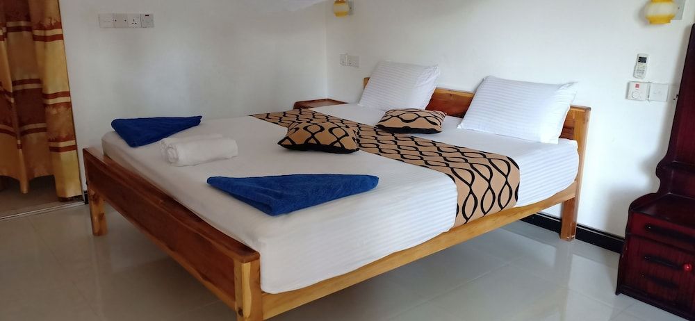 SURF AND SAND Hotel - Arugam Bay 3