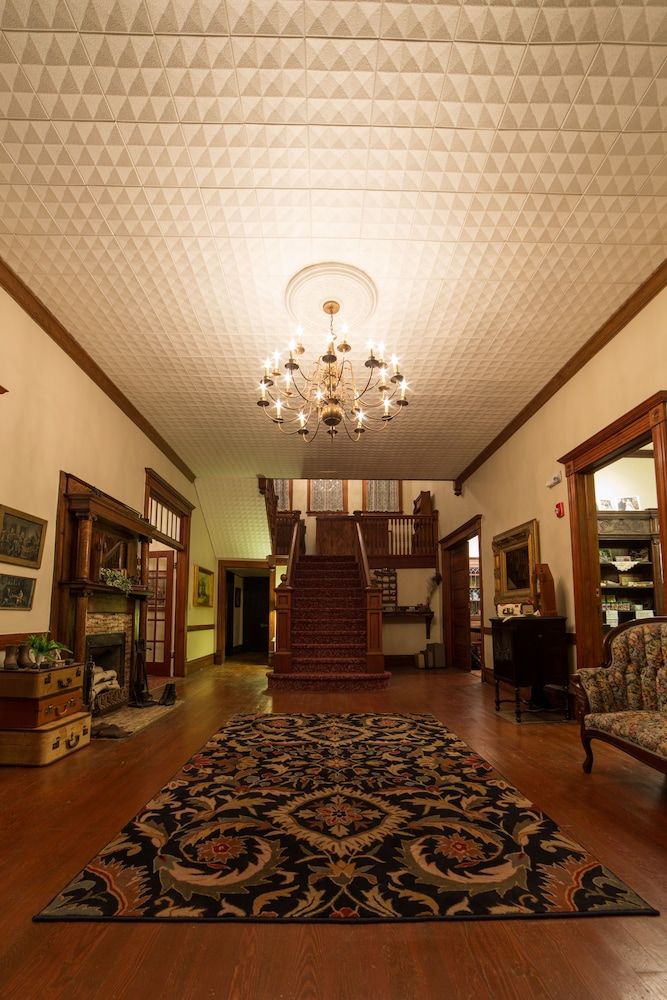 Grand Victorian Inn 2