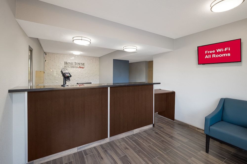 HomeTowne Studios by Red Roof Orange, TX 3