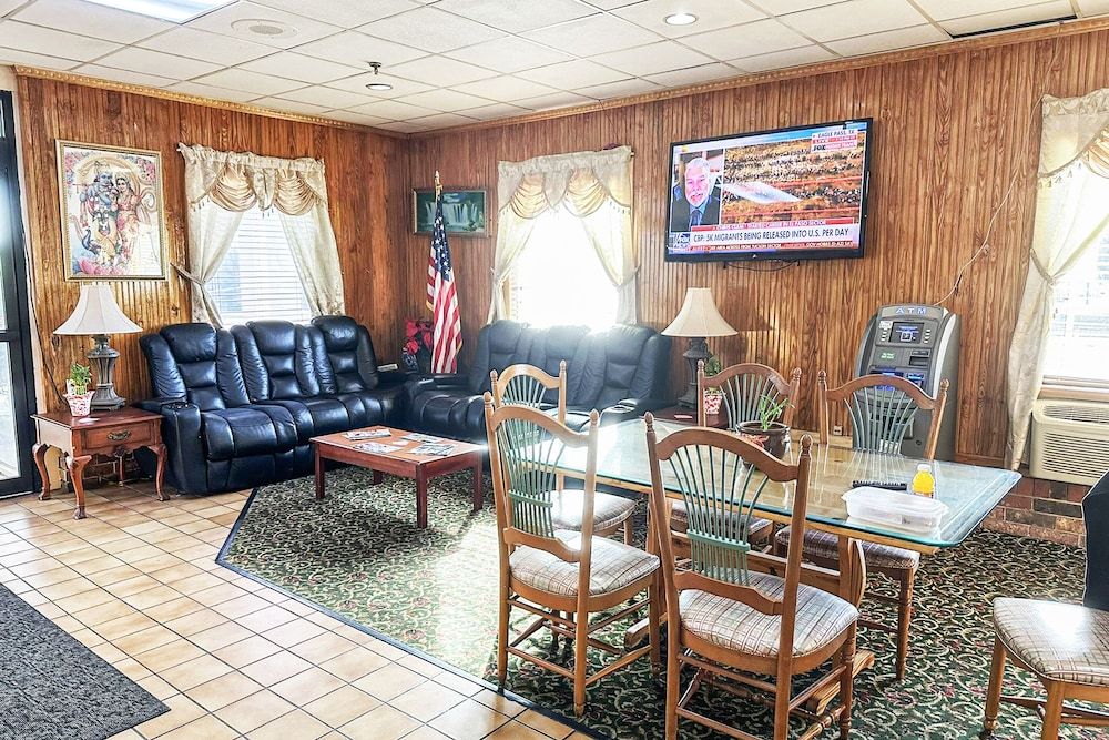 Super Inn & Suites by OYO Milledgeville 2