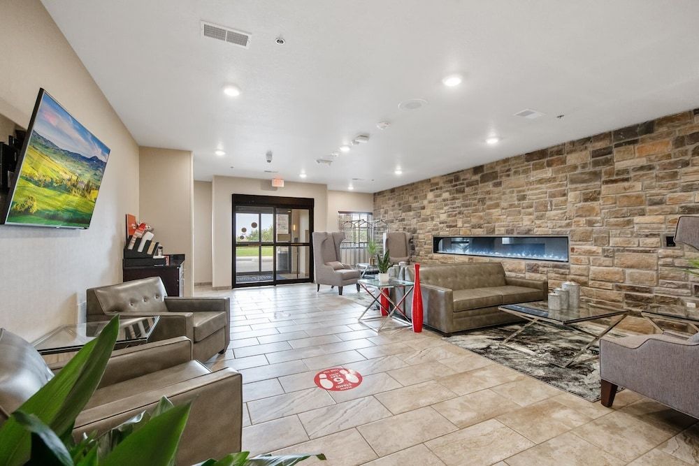 Cobblestone Hotel & Suites - Austin 3