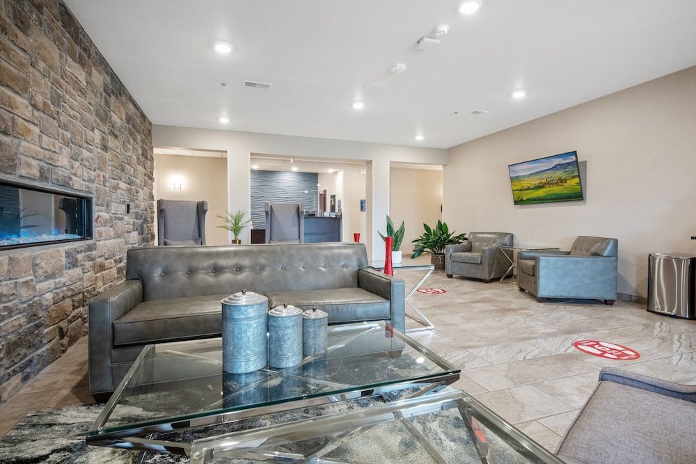 Cobblestone Hotel & Suites - Austin 2