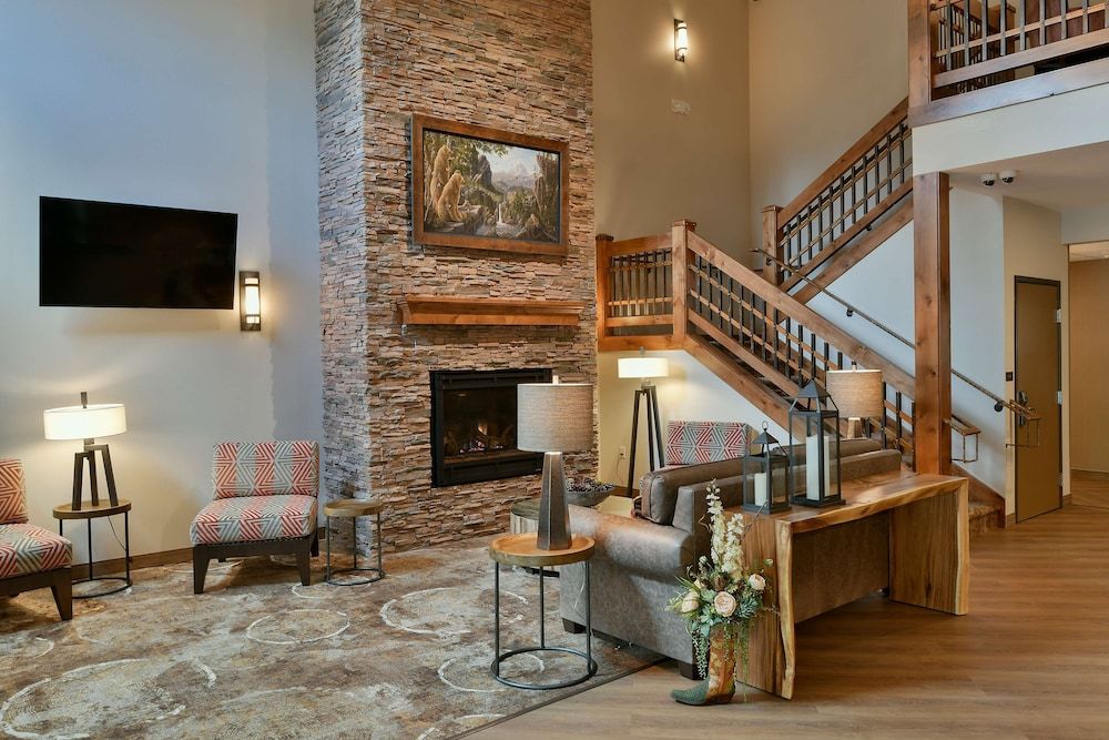 GrandStay Hotel & Suites Sisters 2