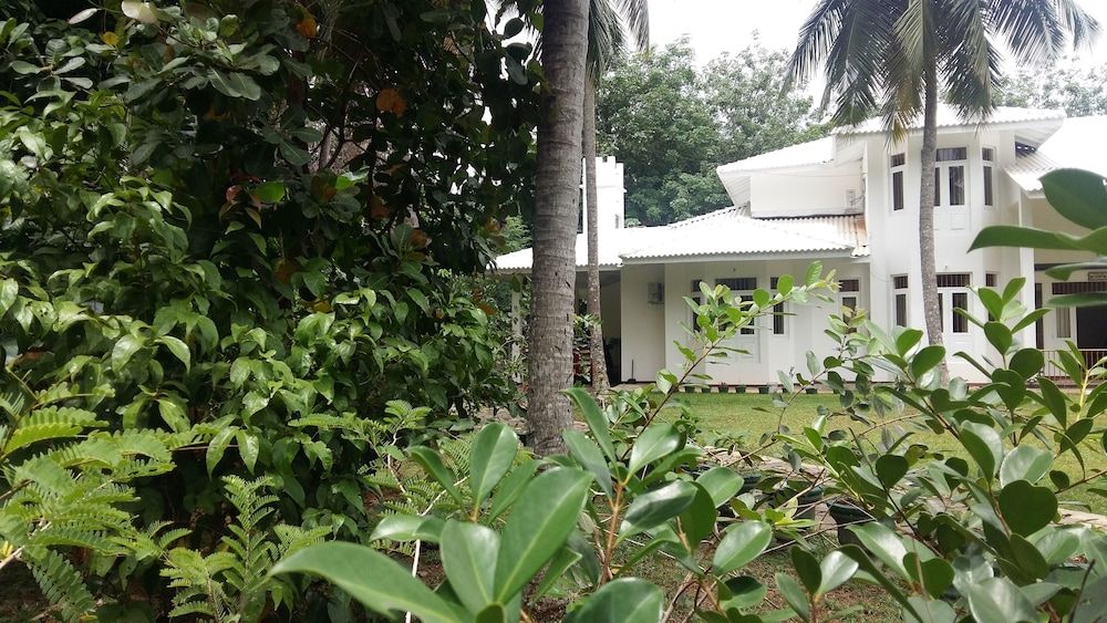 White House -1 estrelas em Ragama