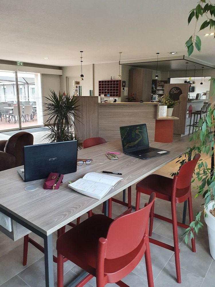 Hotel Saint Louis 2 estrelas em Le Thor