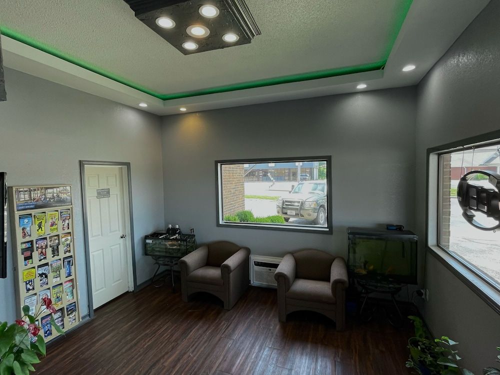 Royal Inn & Suites 3