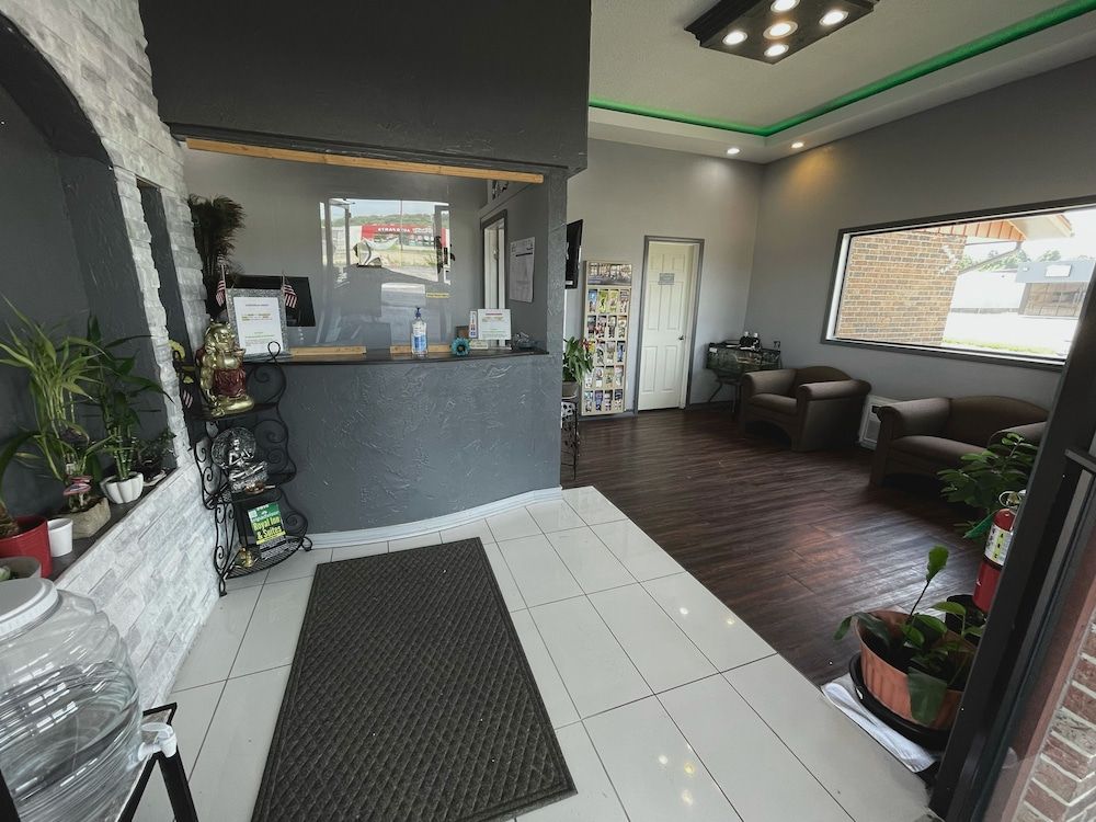 Royal Inn & Suites 2