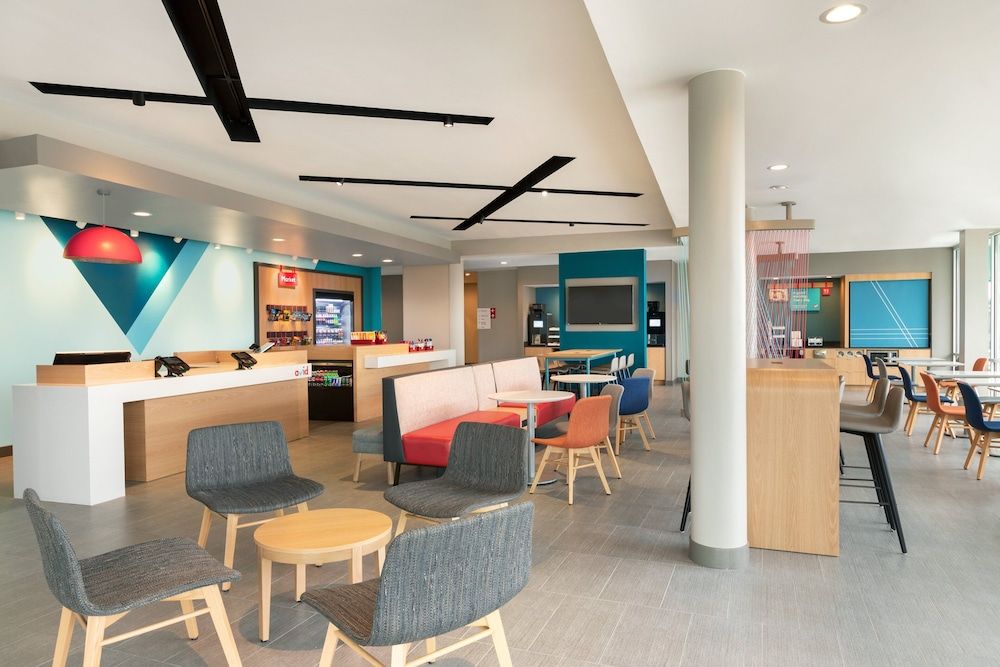 avid hotel Cedar Rapids South 3