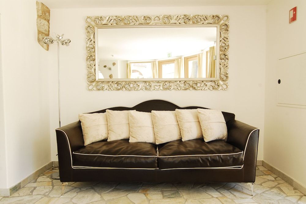 Boutique Hotel Zum Rosenbaum 4 estrelas em Nalles