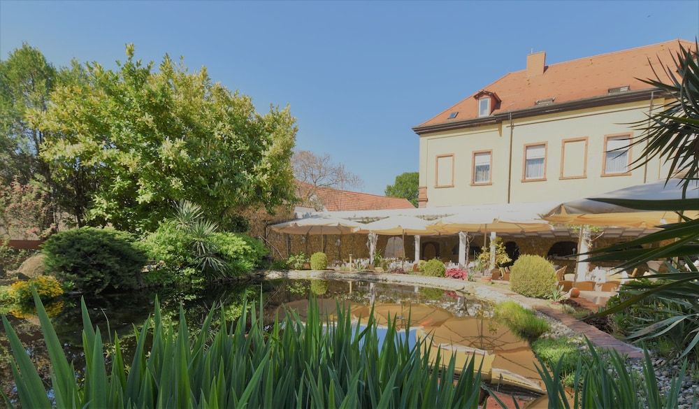 Hotel-Restaurant Winzergarten -1 étoiles à Großkarlbach