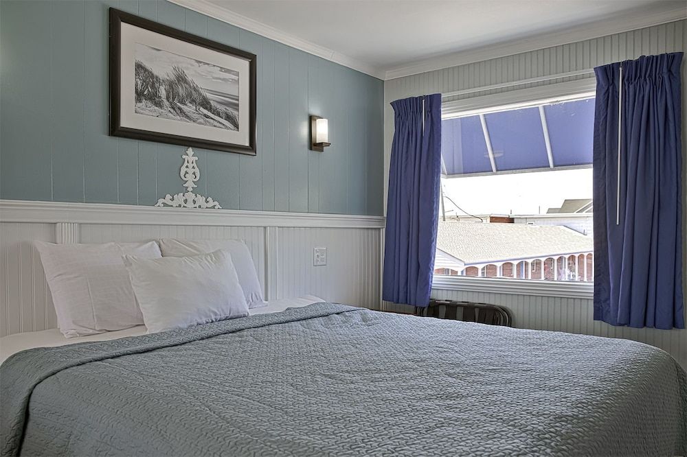 Colonial Inn Motel 3