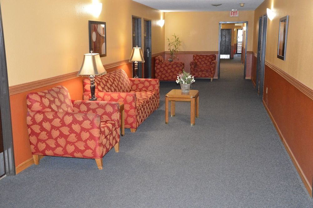 Burnsville Inn & Suites 2