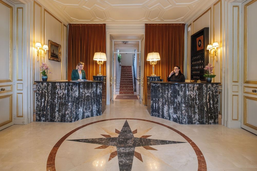 Chateau De Rochecotte 2