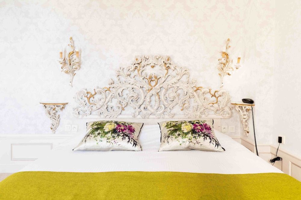 Chateau De Rochecotte 3