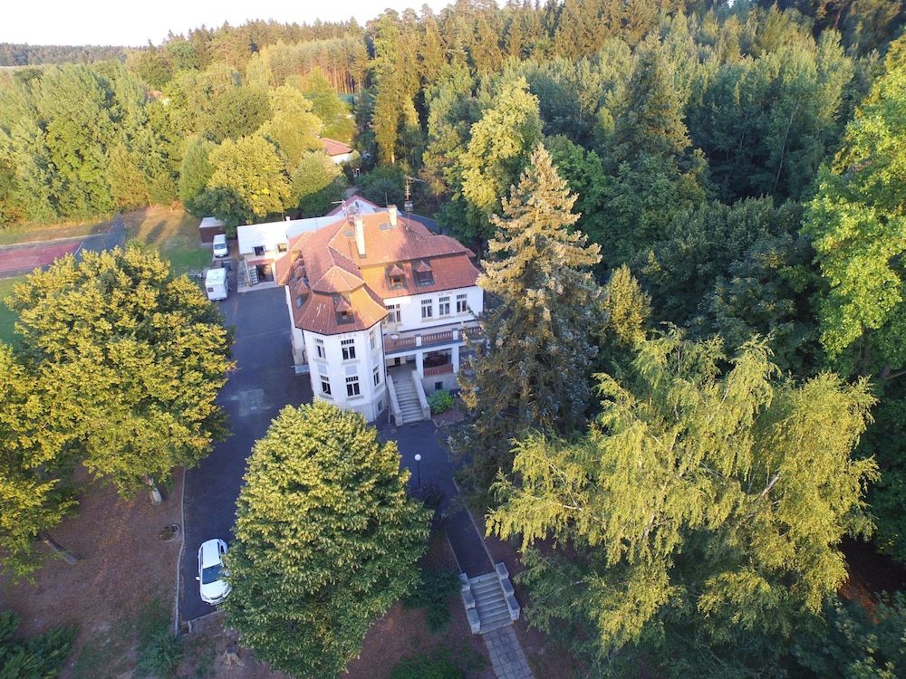 Hotel Vila Olga 3 estrelas em Jevany