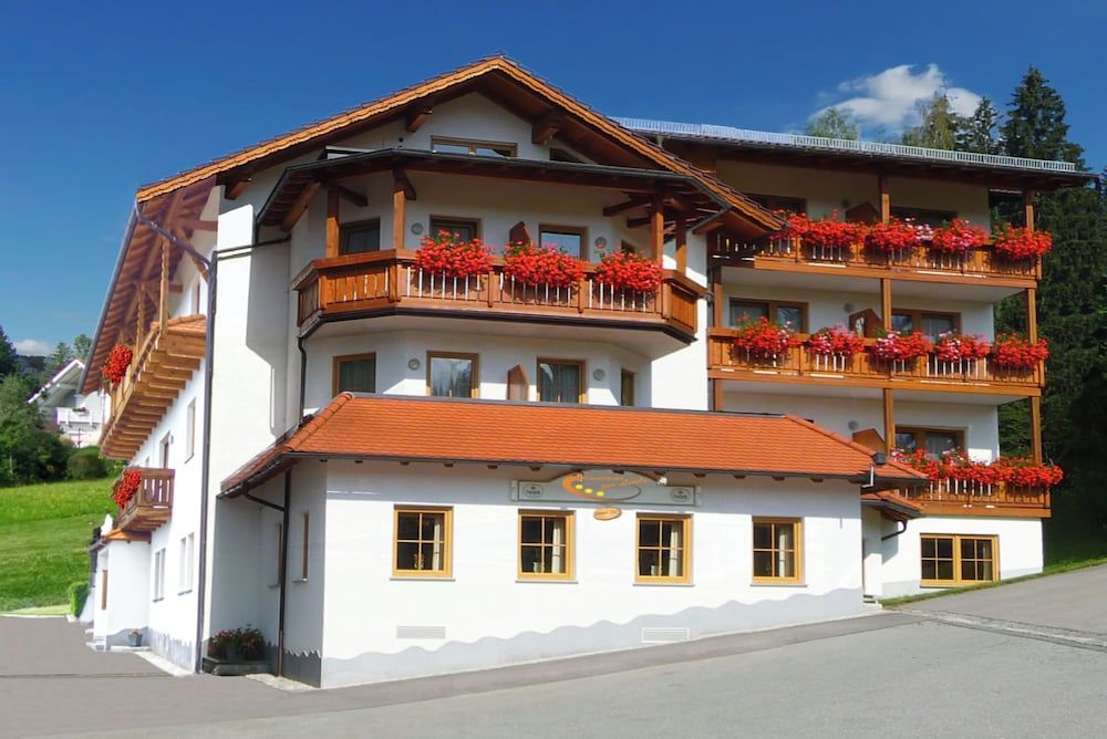 Hotel zur Linde -1 estrelas em Lohberg