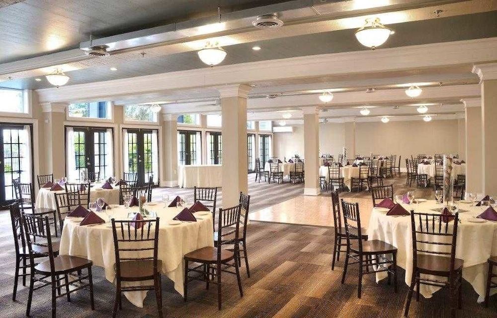 Niagara Crossing Hotel & Spa 2