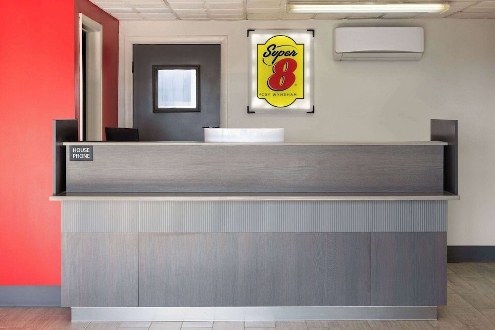 Super 8 by Wyndham Hazleton 2