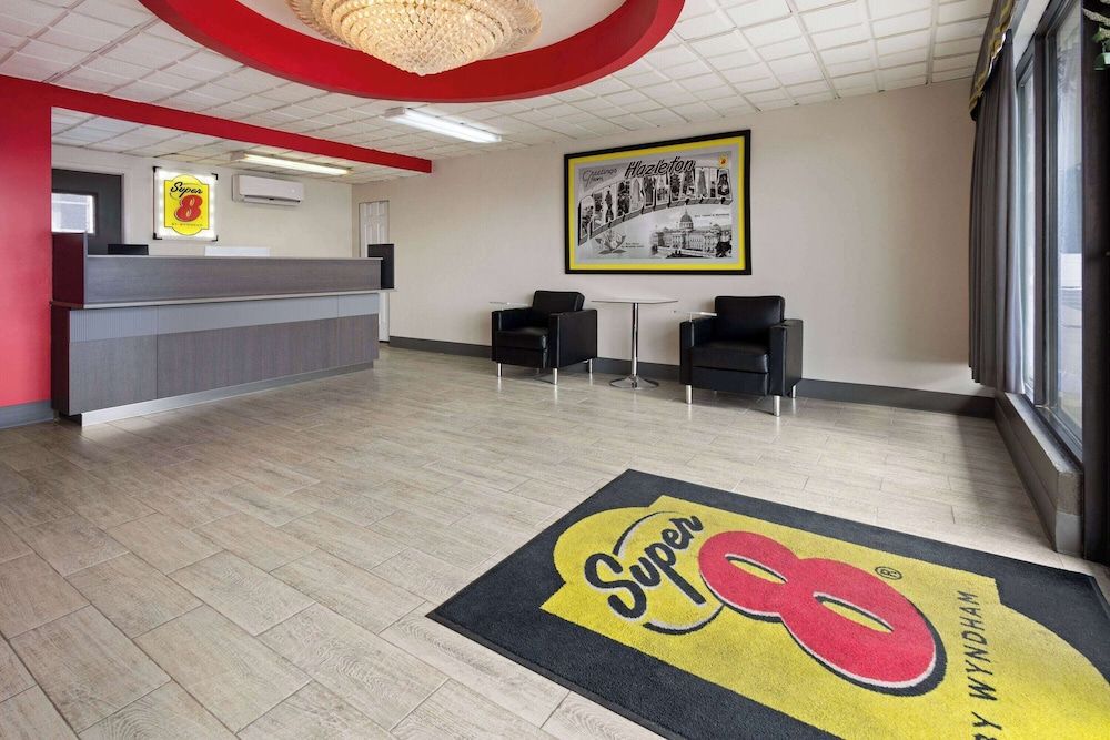 Super 8 by Wyndham Hazleton 3