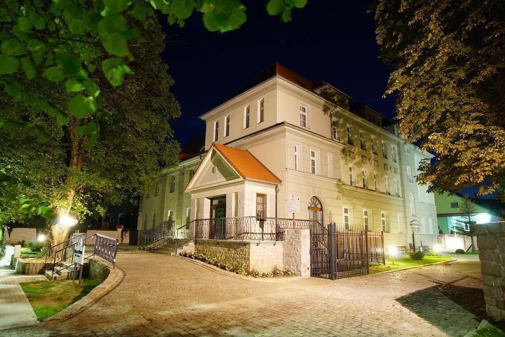 Villa La Pierre -1 estrelas em Strzegom