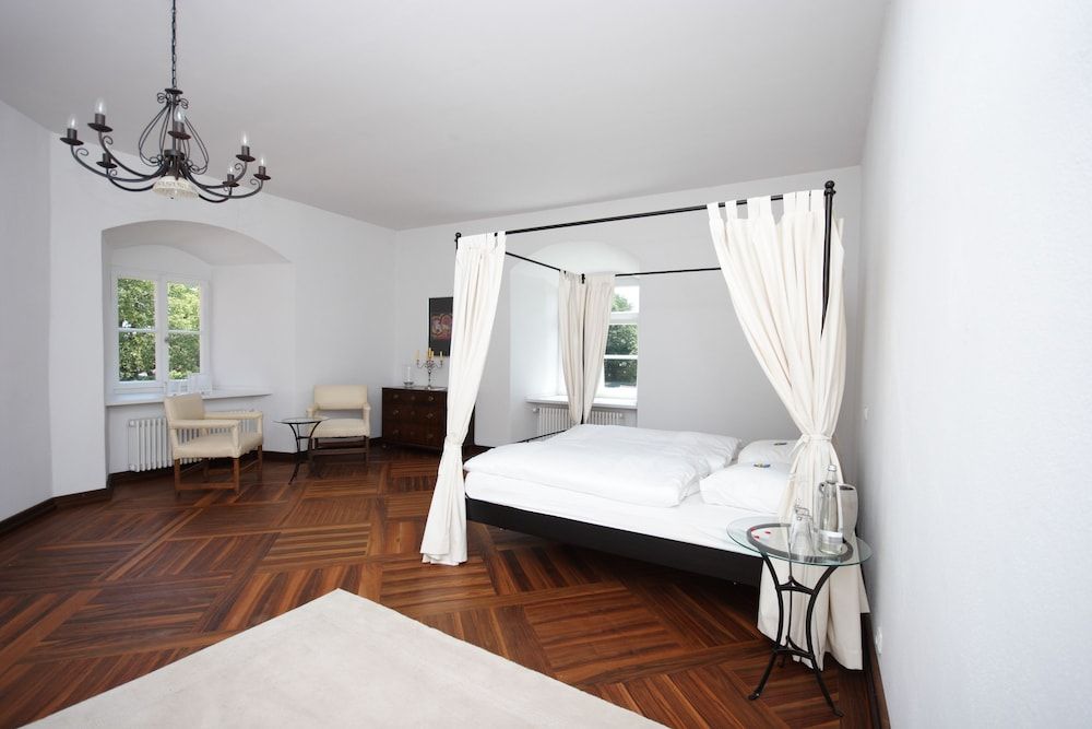 Schlossparkhotel Mariakirchen 3