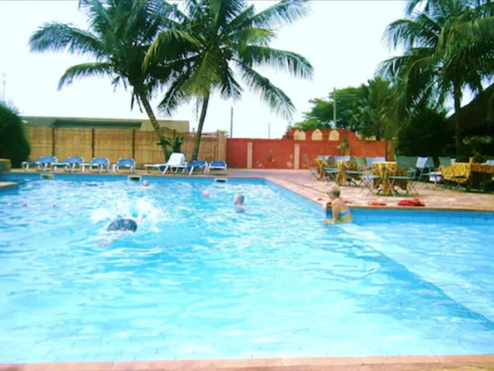 Accra Royal Castle Apartments & Suites -1 estrelas em Kwabenya