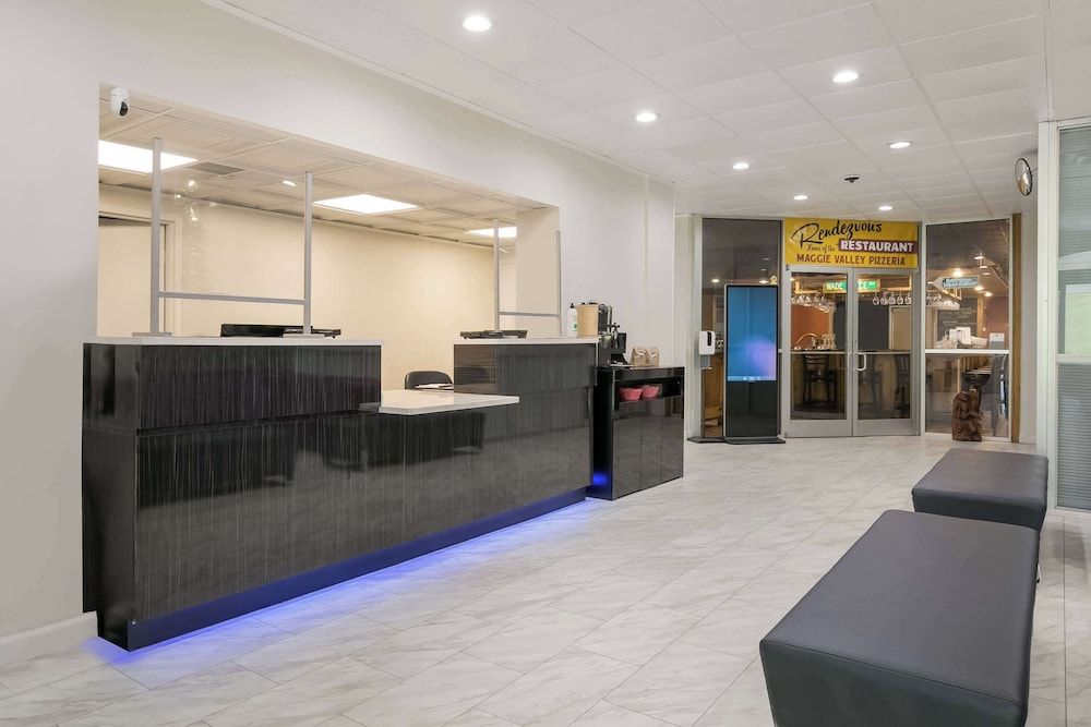 Clarion Hotel Conference Center Maggie Valley 2