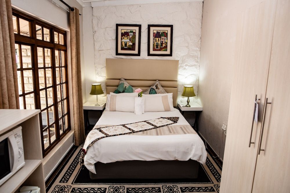 Woodpecker Guesthouse 2