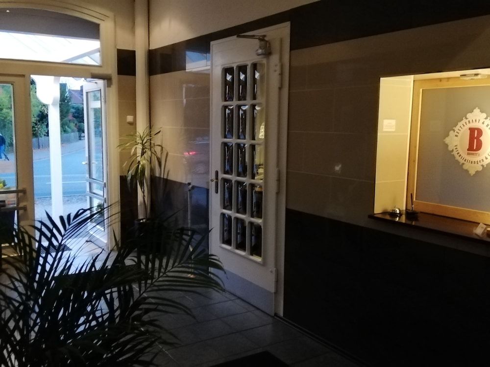 Bennett's Restaurant & Hotel 3