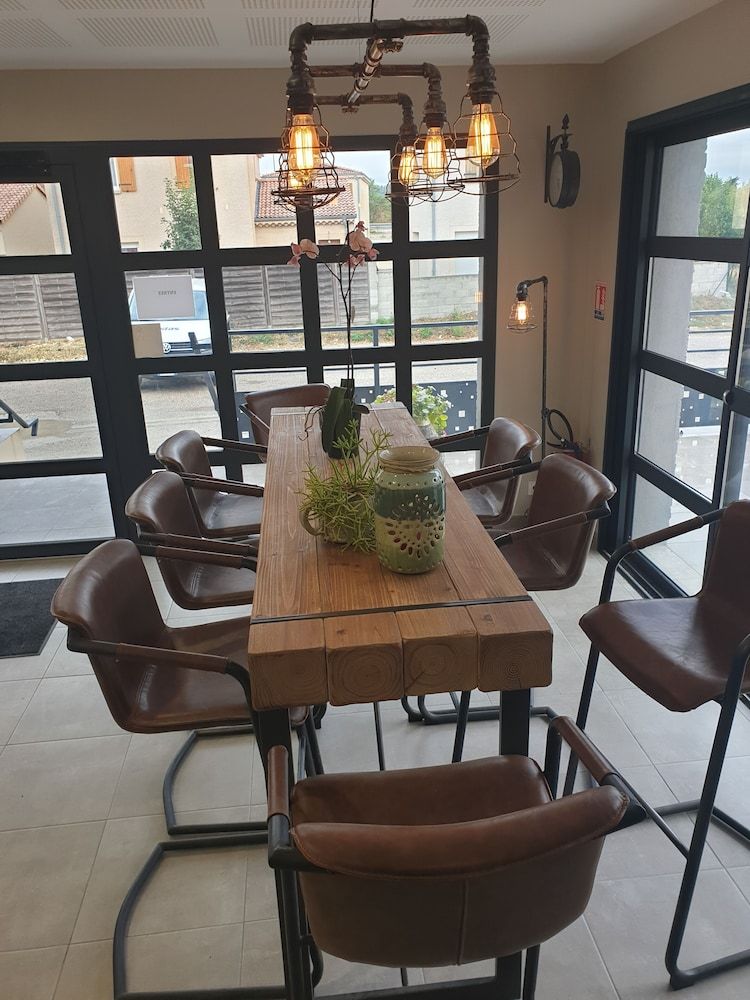 Hôtel Restaurant L'Horloge Gourmande 3 estrelas em Donzère