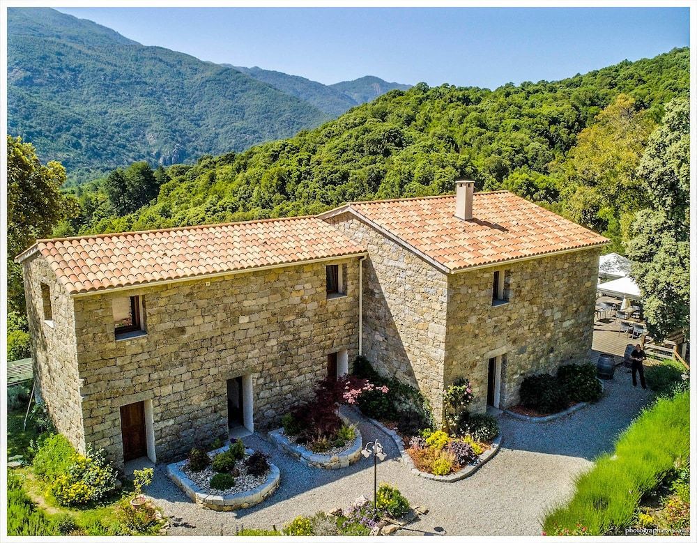 Maison D’Hôtes Zella -1 estrelas em Bains de Guitera