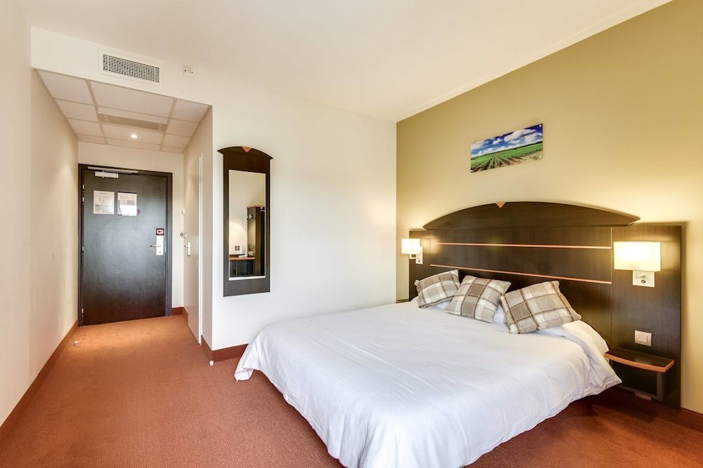 Hôtel Restaurant AKENA Bordeaux La Brède 3 estrelas em La Brède