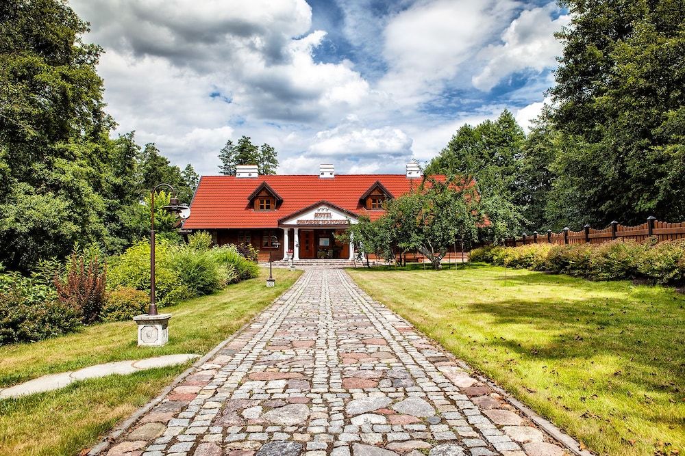 Hotel Dworek Wapionka 3 estrelas em Górzno