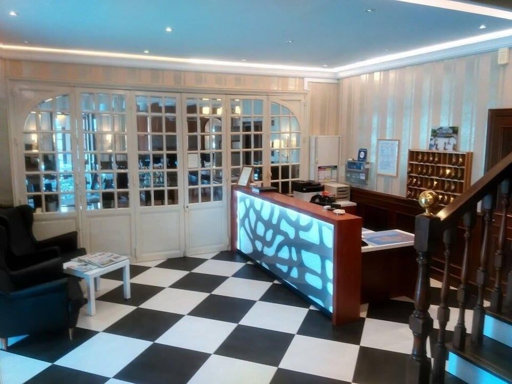 Logis Hotel du Chateau 2