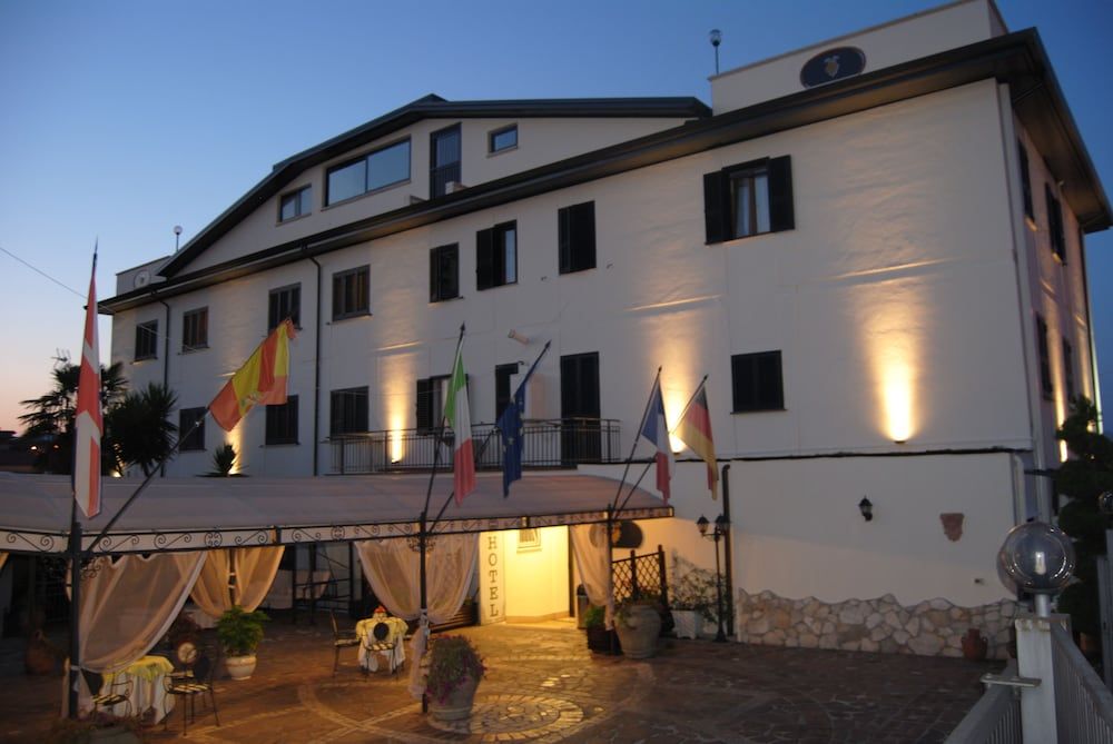 Hotel Nespolo D'Oro 3 estrelas em Lariano