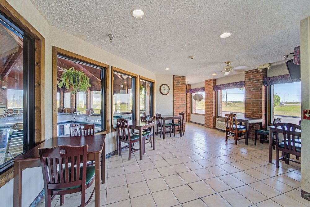 Capital O Amerihost Inn and Suites Mexico Hwy 54 MO 2