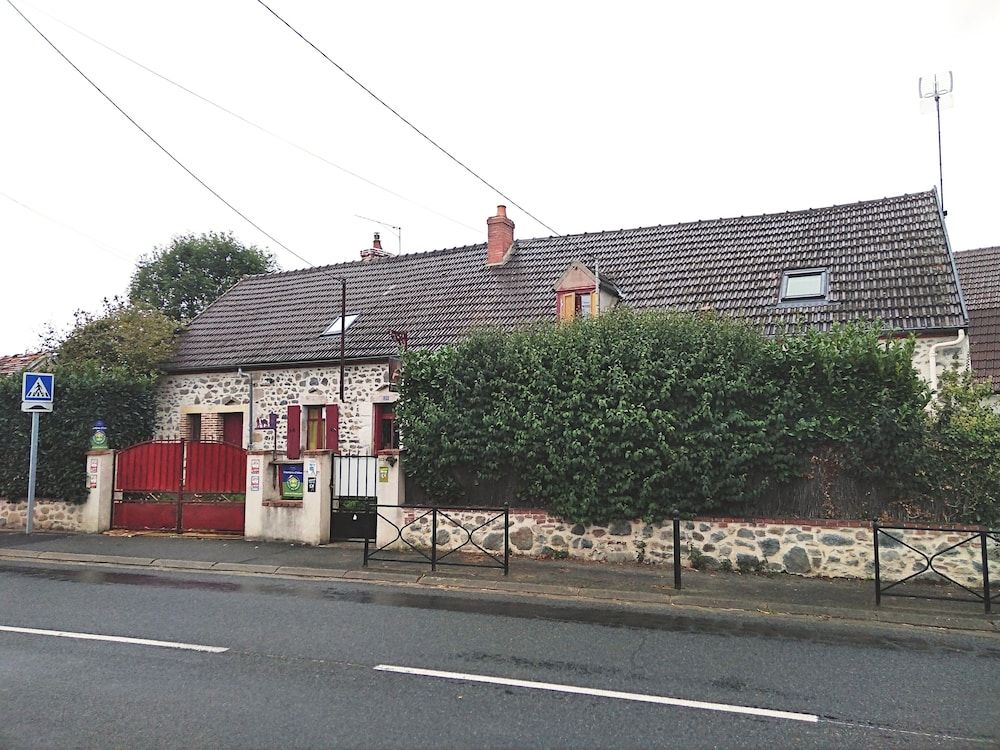 B&B Les Maîtres Sonneurs -1 estrelas em Huriel