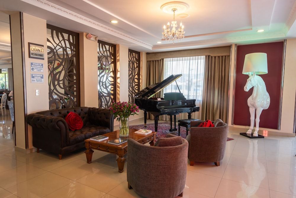 Quindeloma Art Hotel And Gallery 3