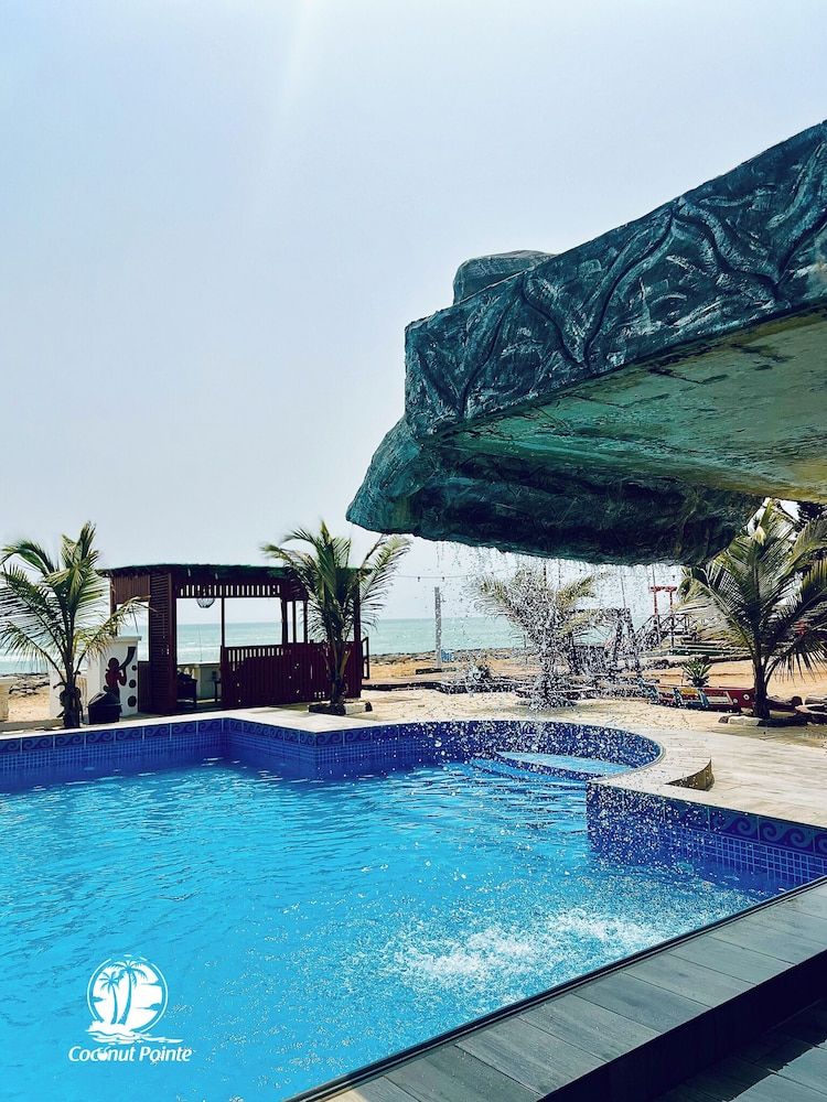 Coconut Pointe Villa & Beach Resort 3 étoiles à Prampram