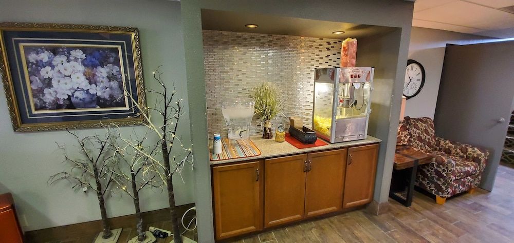 Cottonwood Inn and Conference Center 3