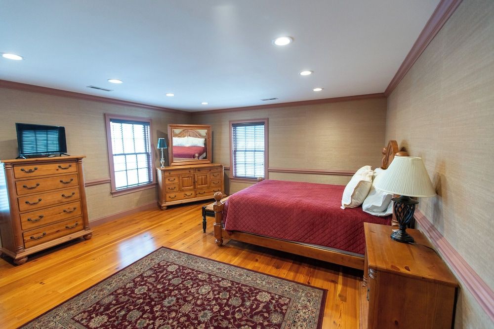 Howard's Creek Inn 2