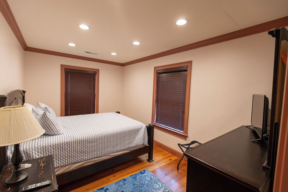 Howard's Creek Inn 3