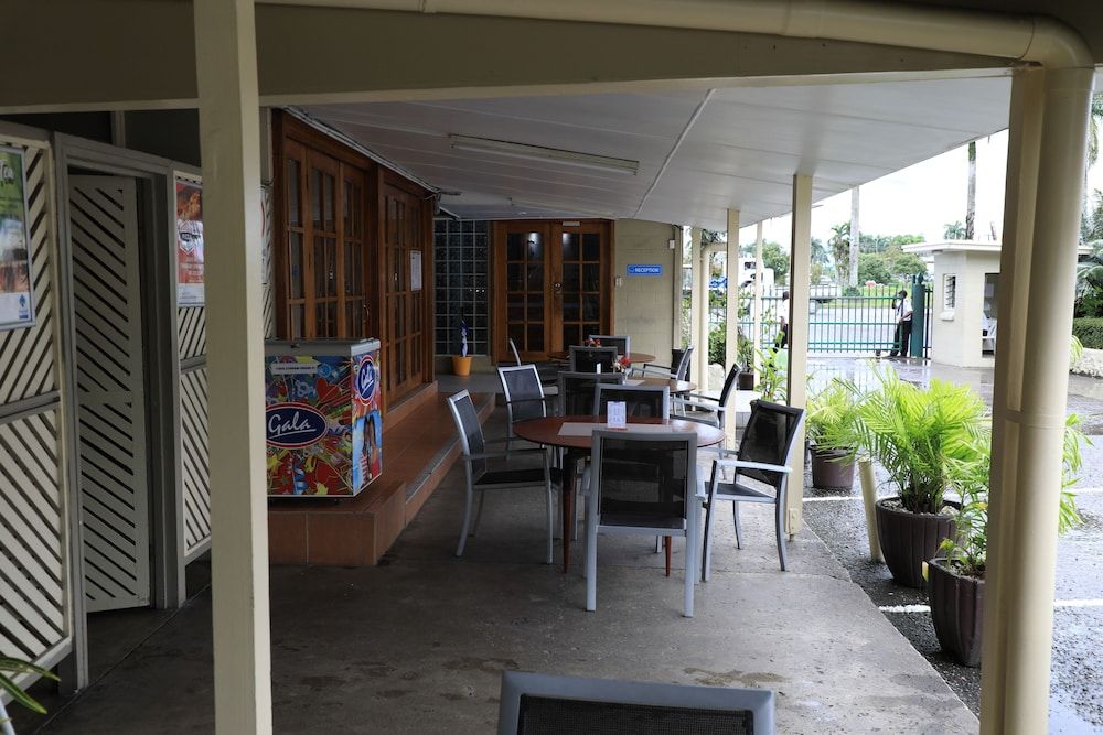 Huon Gulf Hotel & Apartments 2