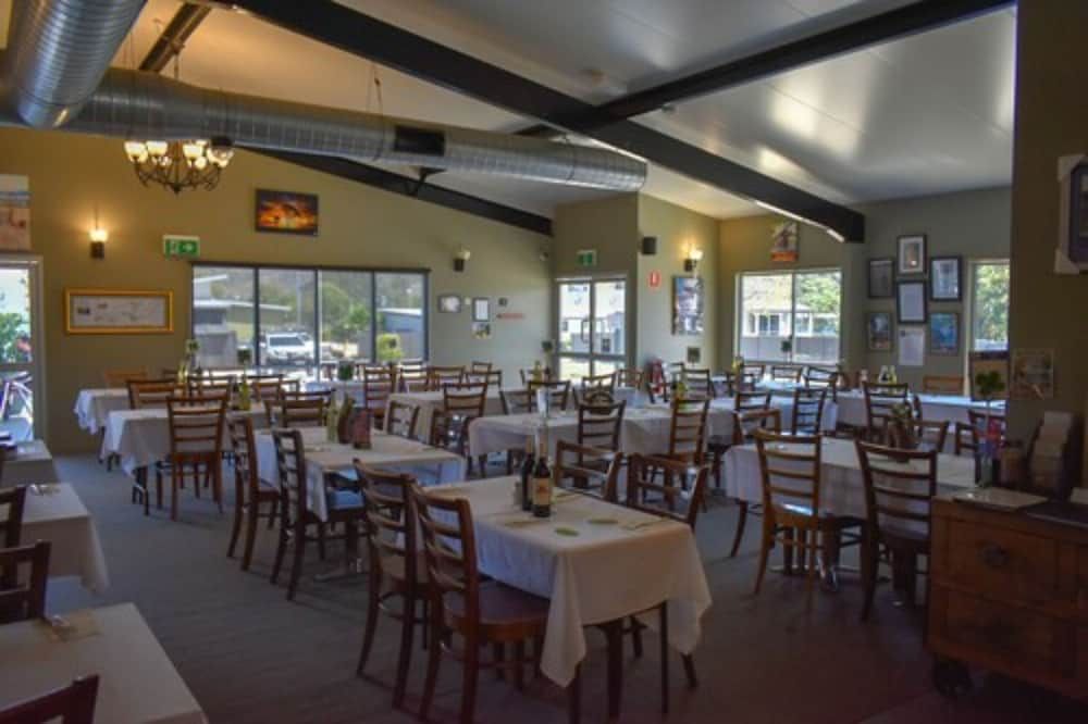 Dooleys Springsure Tavern and Motel 2