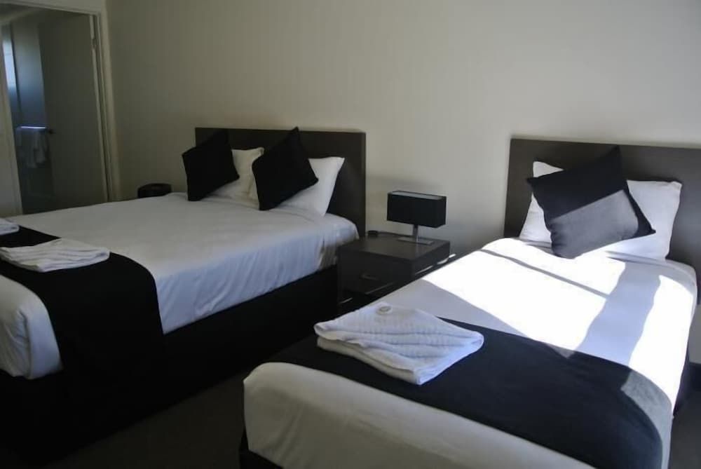 Dooleys Springsure Tavern and Motel 3