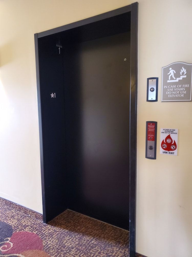 Edgewood Hotel & Suites 2