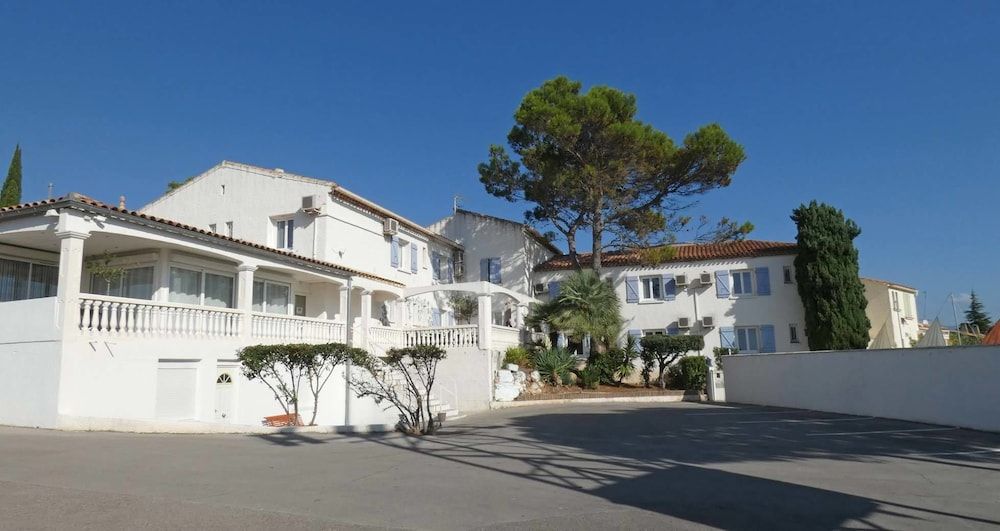 Hôtel Le Sarac 2 étoiles à Clermont-lʼHérault