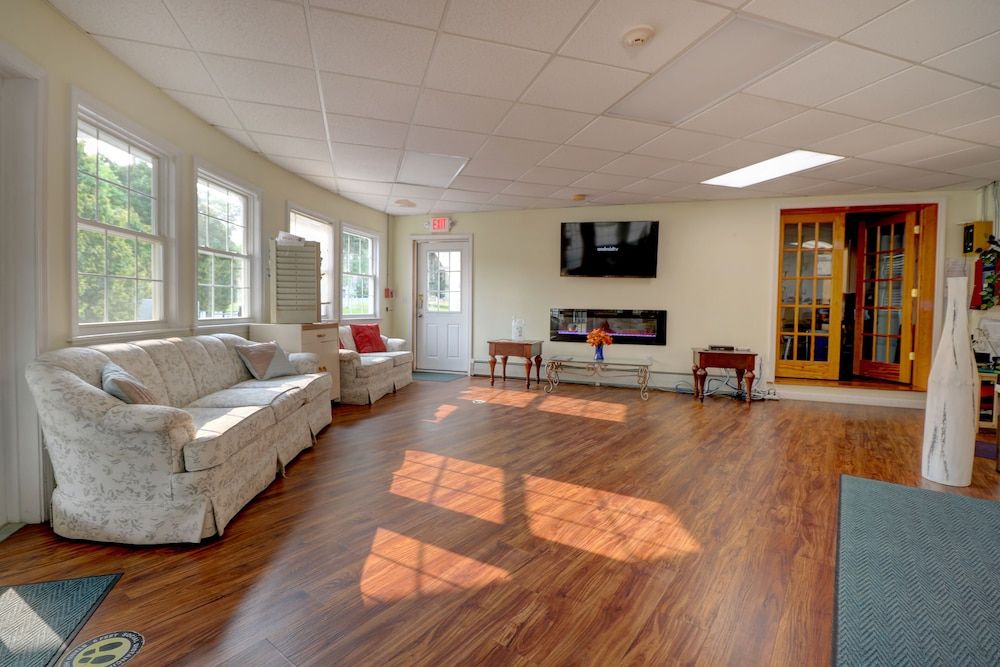 Hamilton Village Inn 3