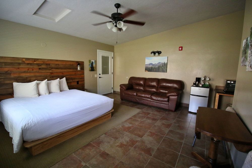 Hidden Canyon Retreat 3